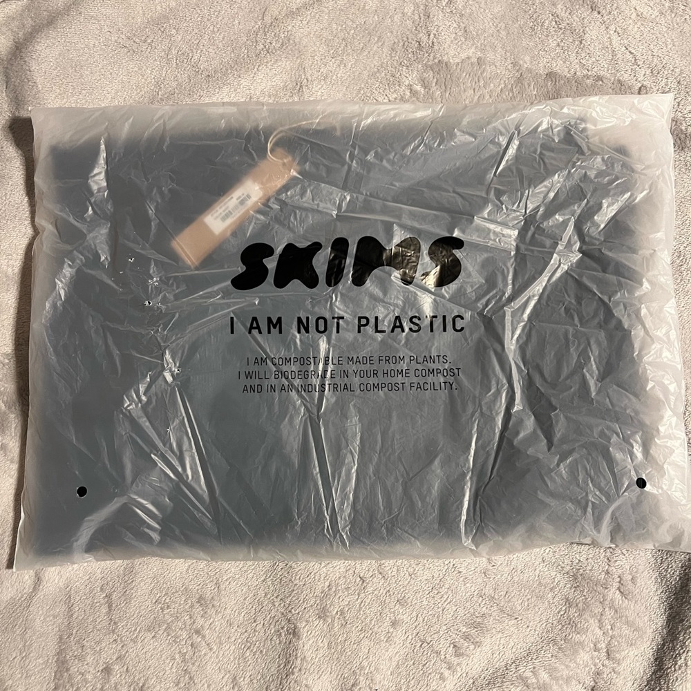 SKIMS Cotton Rib Leggings. Color: Soot